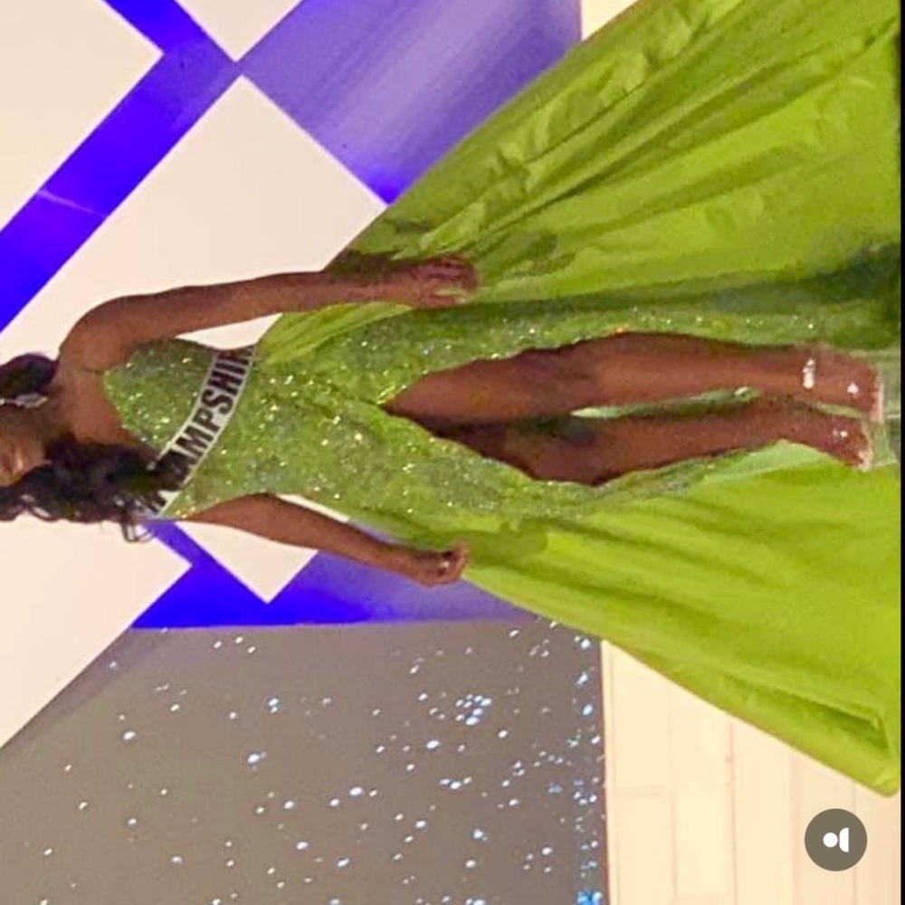 STUNNING ONE OF A KIND SHERRI HILL PAGEANT GOWNS
